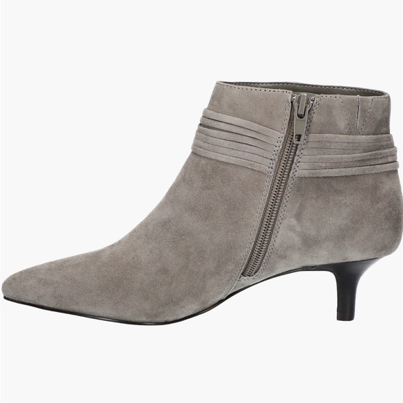 Bella-Vita Jani Booties / NWOT / MSRP $144 / Size 8W - Picture 7 of 9